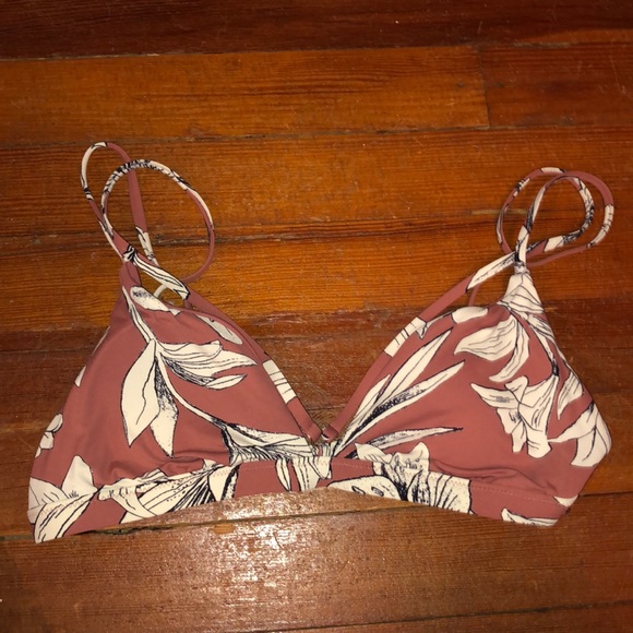 Billabong Other - Billabong swim suit top Billabong Other - Billabong swim suit top